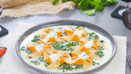 Ein Teller mit Windrad-Pasta.