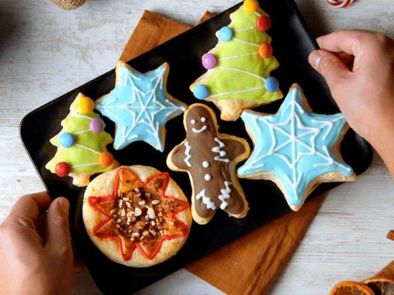 Backe diese gefüllten Blätterteigplätzchen im Advent