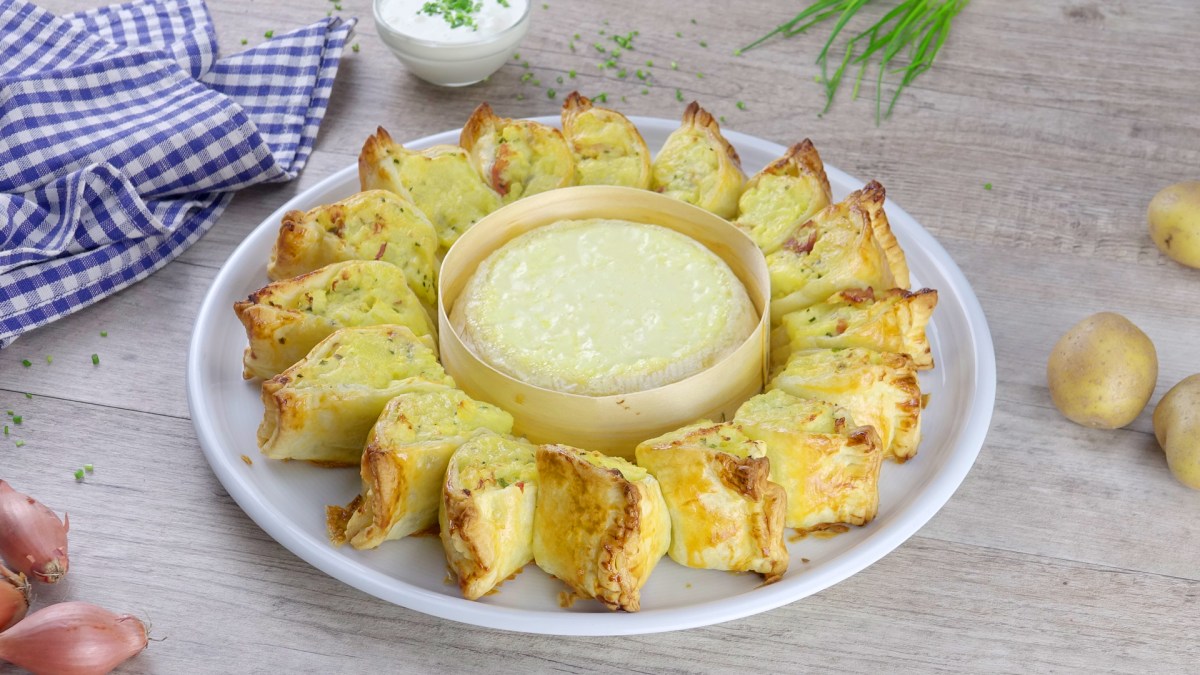 Köstlicher Blätterteig-Ring mit Kartoffelpüree und Schinken