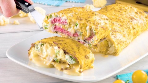 Teller mit angeschnittener Blumenkohl-Roulade