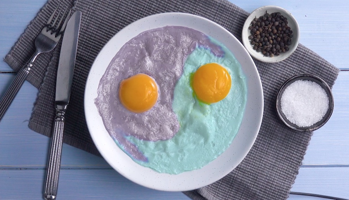 Yin-Yang-Ei als künstlerische Kreation fürs Frühstücksei