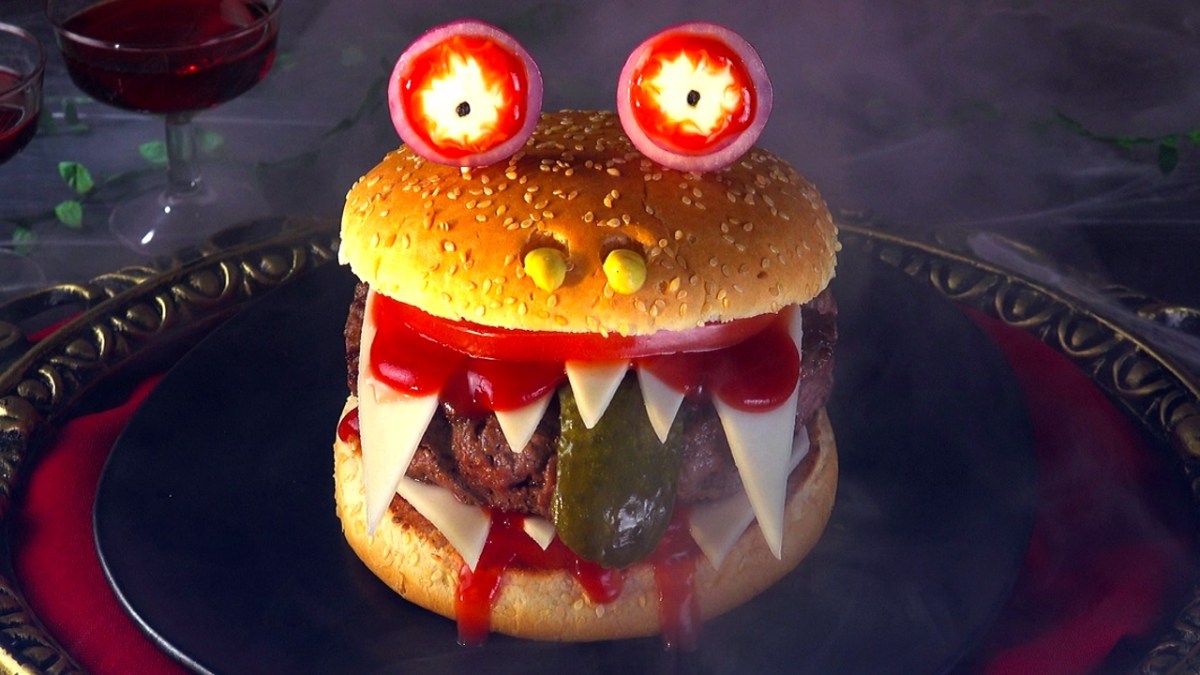 Gruselig-leckerer Monsterburger zu Halloween