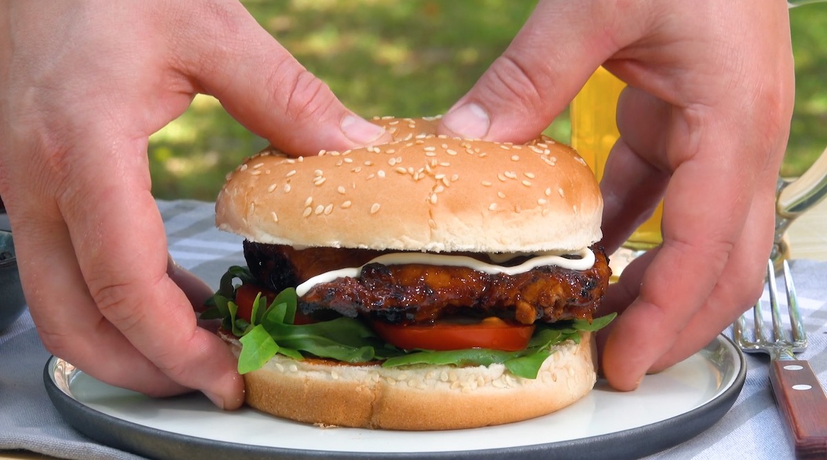 3 Grillmarinaden für Hähnchen: burger mit Hähnchen