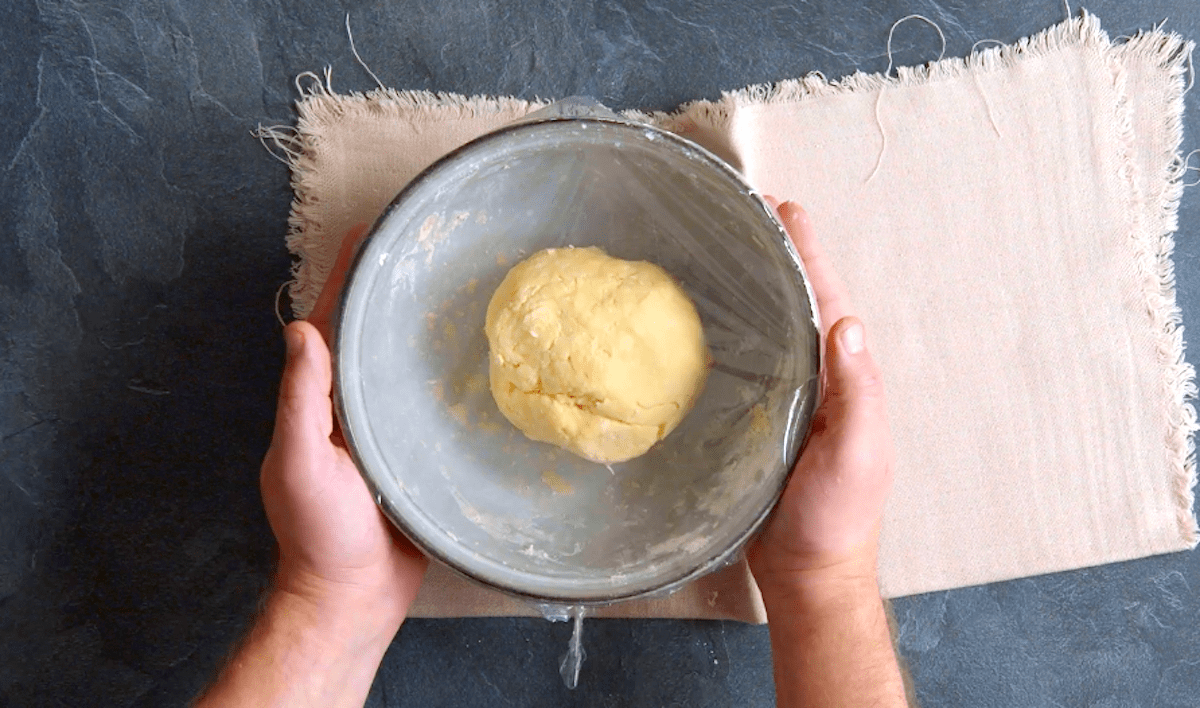 Teig in einer Schüssel