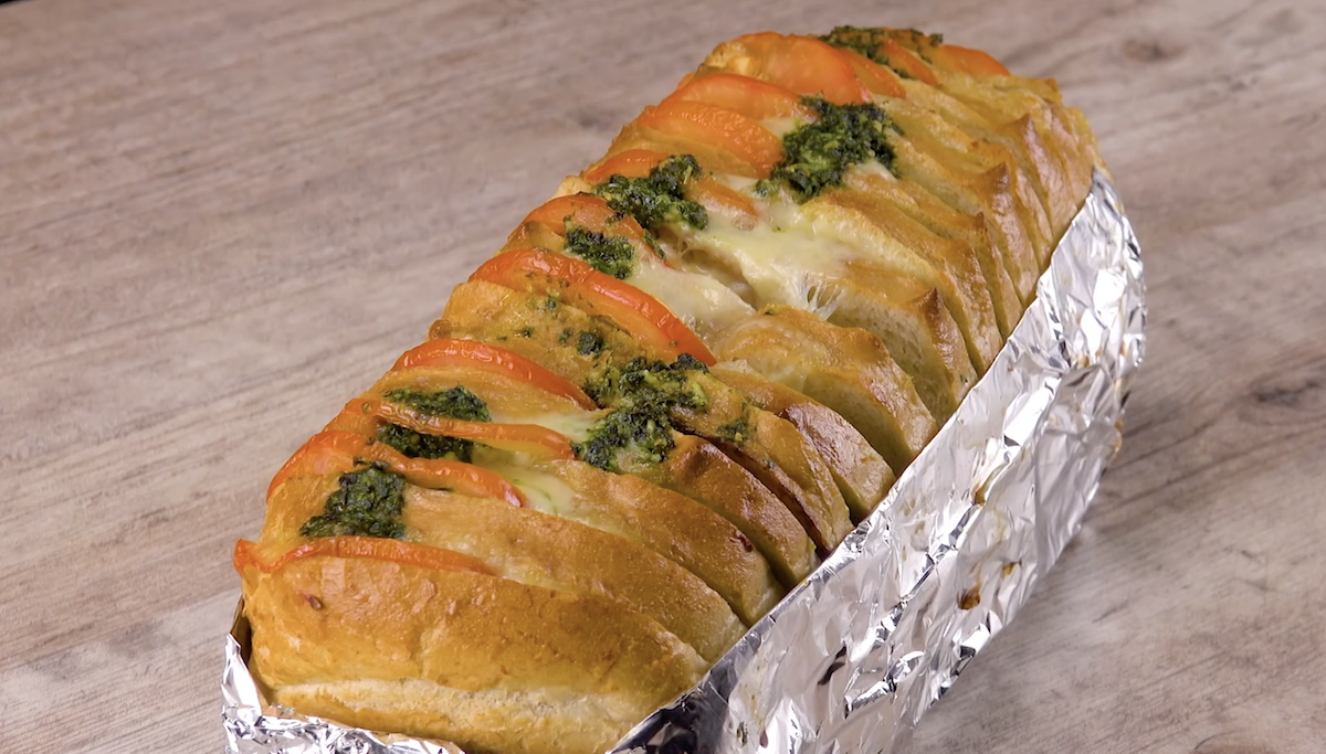 Ein Überraschungsbrot in Alufolie.