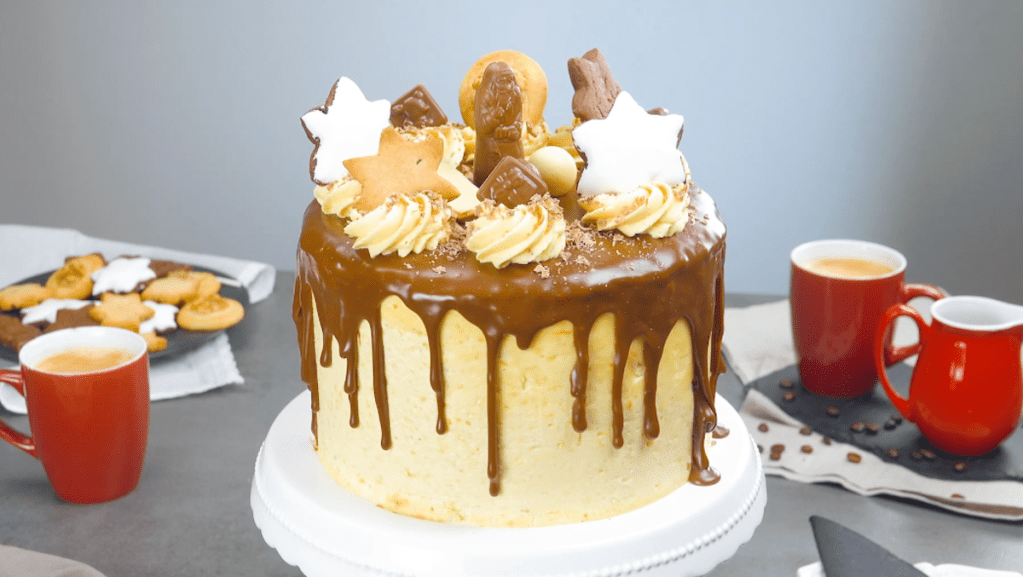 Schokokuchen mit übrig gebliebenen Weihnachtsleckereien.