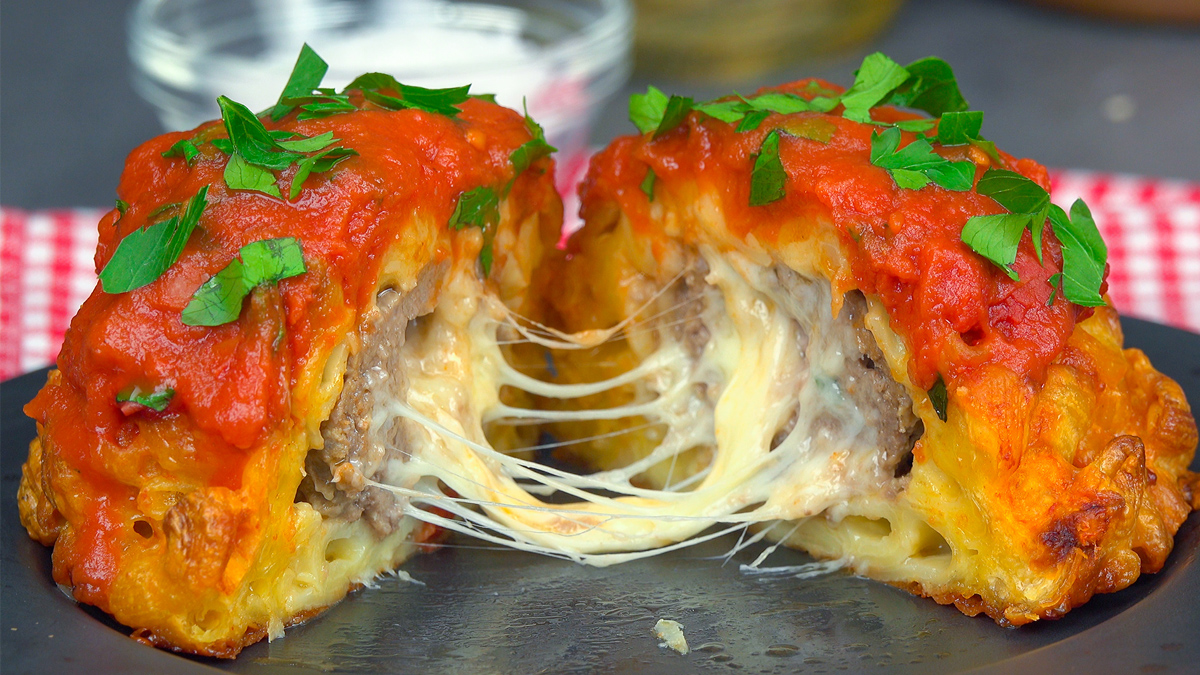 Hackfleisch-Käse-Nudeln in Kuppelform