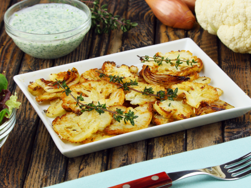 Röst-Blumenkohl mit Joghurt-Dip