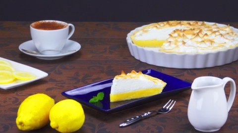 Zitronen-Baiser-Kuchen ist perfekt für den Sommer