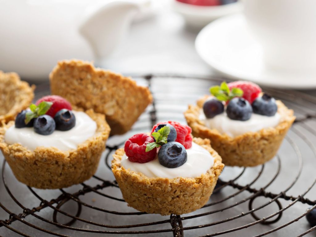 Granola Cups mit Beeren