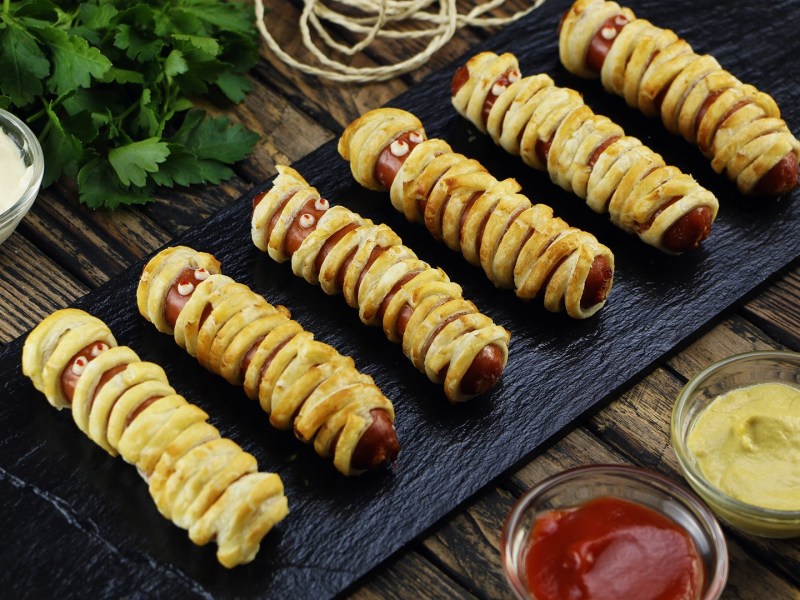 Schaurig-schöne Mumien-Würstchen zu Halloween