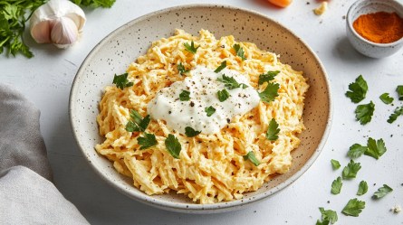 Schale mit Karotten-Joghurt-Salat