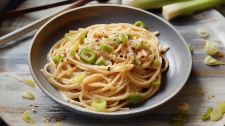 Ein Teller Spaghetti mit Lauch-Sahnesoße.