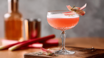 Ein Glas Rhabarber Sour