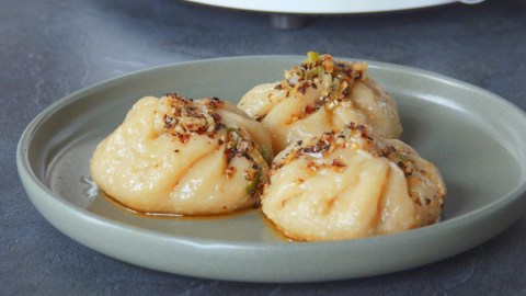 Drei Lazy Baos mit Crispy Chili Öl.