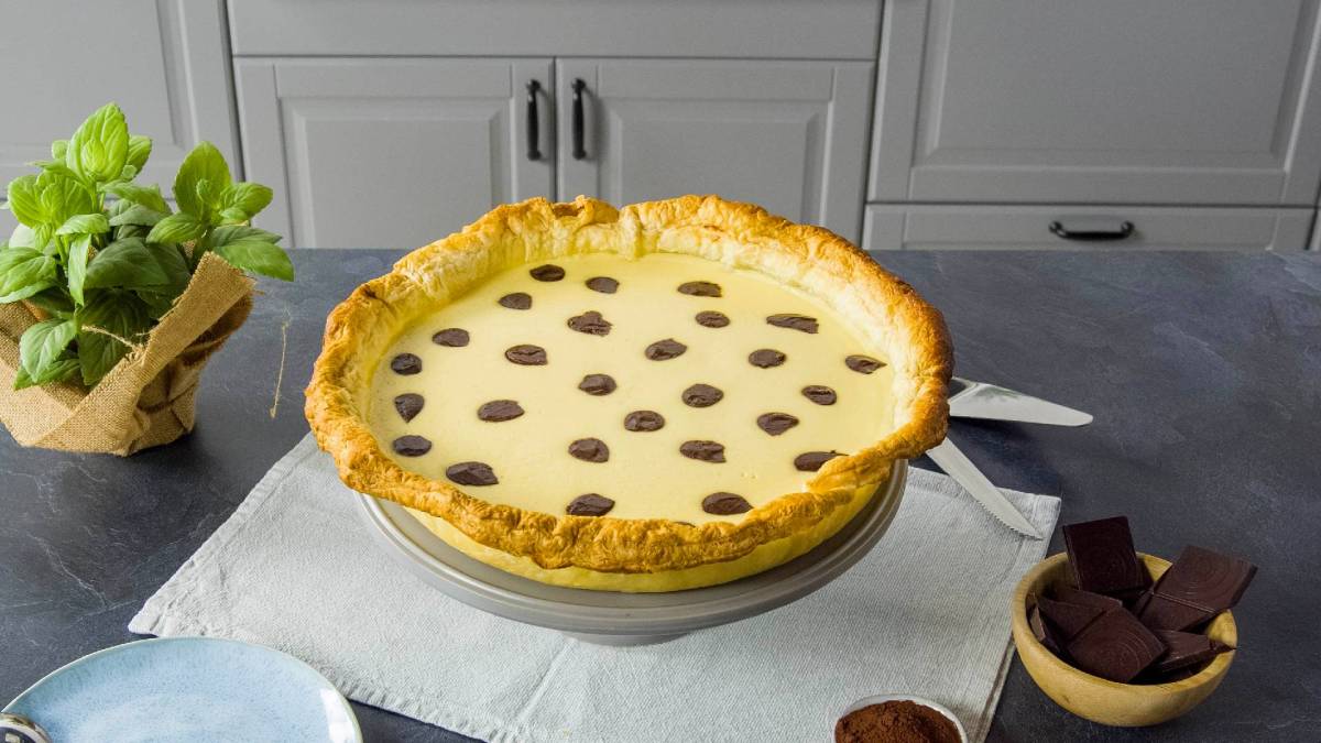 Polka Dot Cheesecake auf einem Tisch