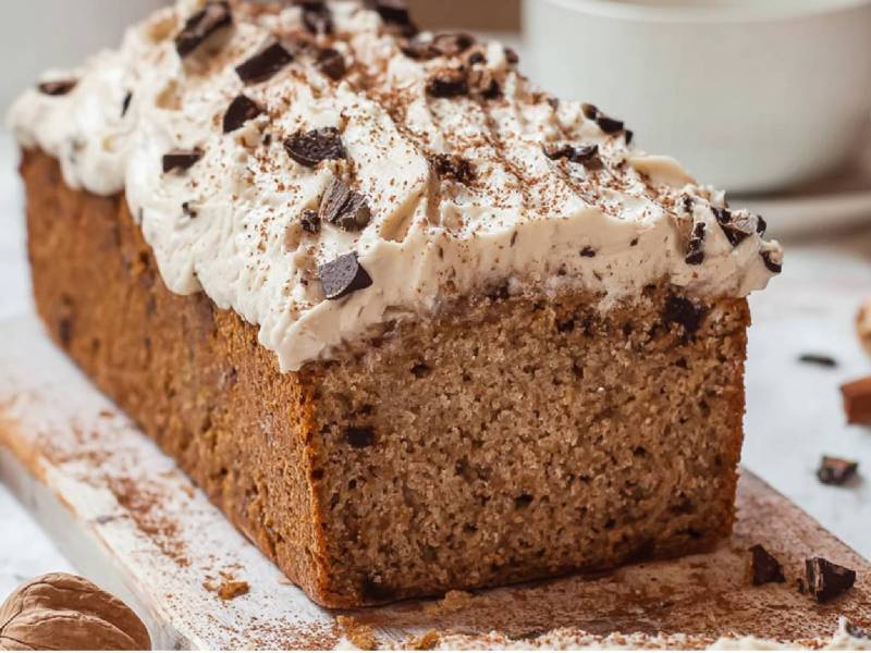 angeschnittener Chai-Schokoladenkuchen