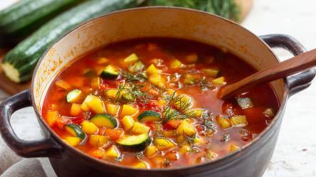 Topf mit Gartengemüse-Eintopf