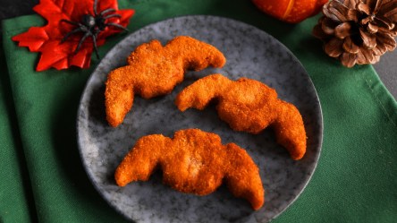 Gebratene, panierte Fledermäuse als Halloween-Fingerfood.
