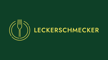 Angebissener Berliner mit Marmeladenfüllung und Zuckerguss