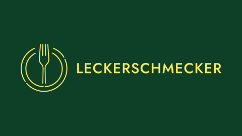 Angebissener Berliner mit Marmeladenfüllung und Zuckerguss