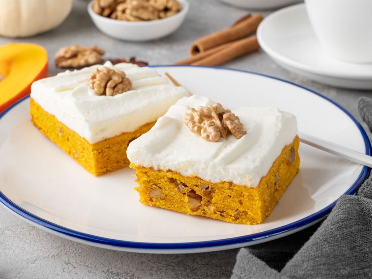 Blechkuchen mit Kürbis und Walnüssen: herbstlich und wärmend