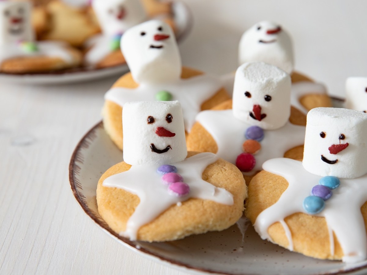 Schneemann-Plätzchen: Wenn Teig und Fantasie verschmelzen